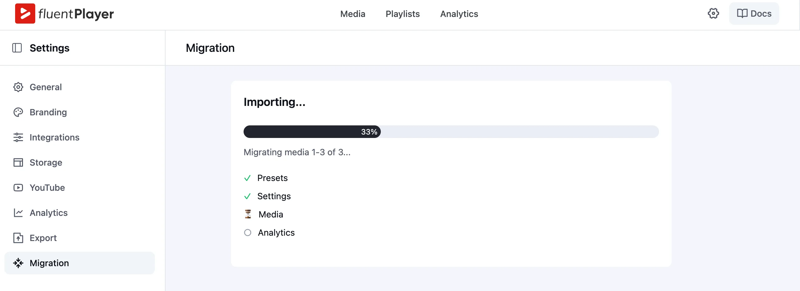 FluentPlayer migration progress bar at 33 percent showing Presets complete and Settings in progress